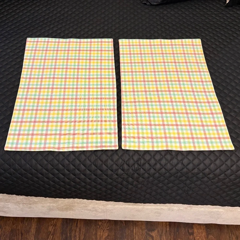 Pier 1 Set of 2 Reversible Plaid Placemats